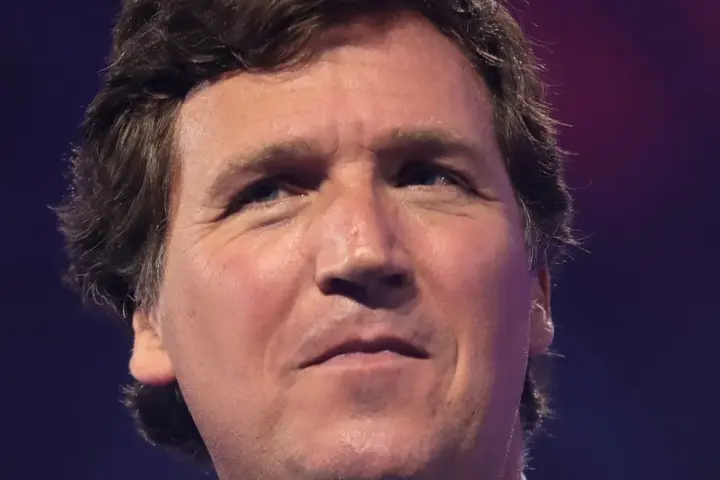 Tucker Carlson speaking to attendees at a public event in Arizona.