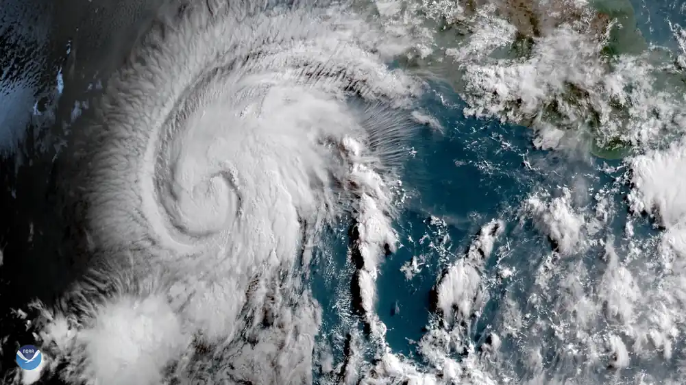 Hurricane Lowell Strengthens to 140 MPH, Brings Life-Threatening Swells to Hawaii