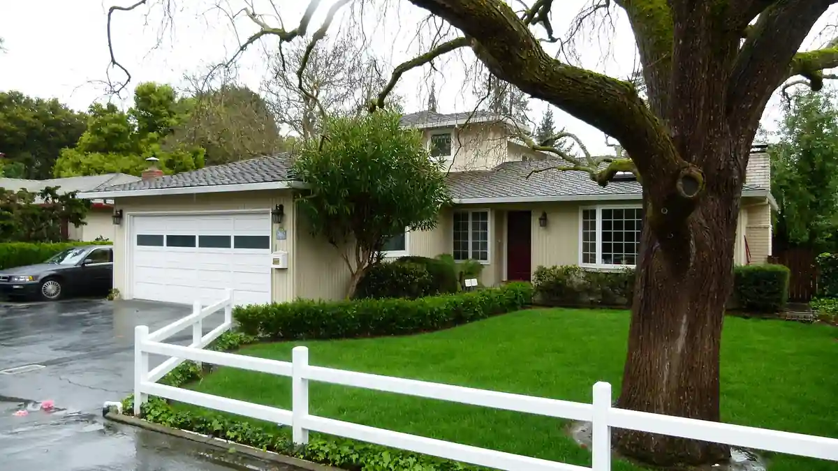 Exterior of the Menlo Park garage associated with Google's early history.