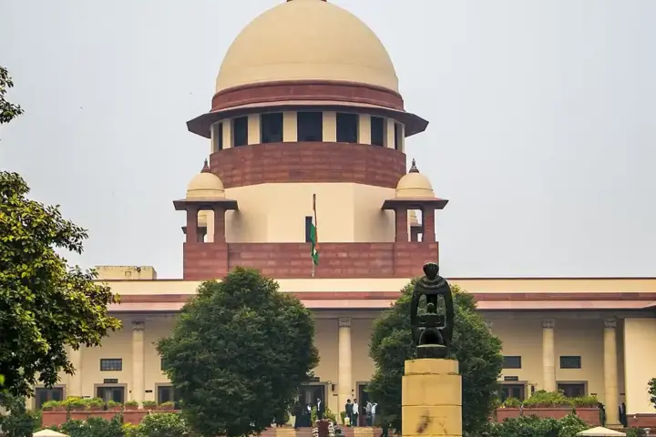 The Supreme Court of India building in New Delhi, the apex constitutional court governing subordinate judiciary service rules and judicial administration.