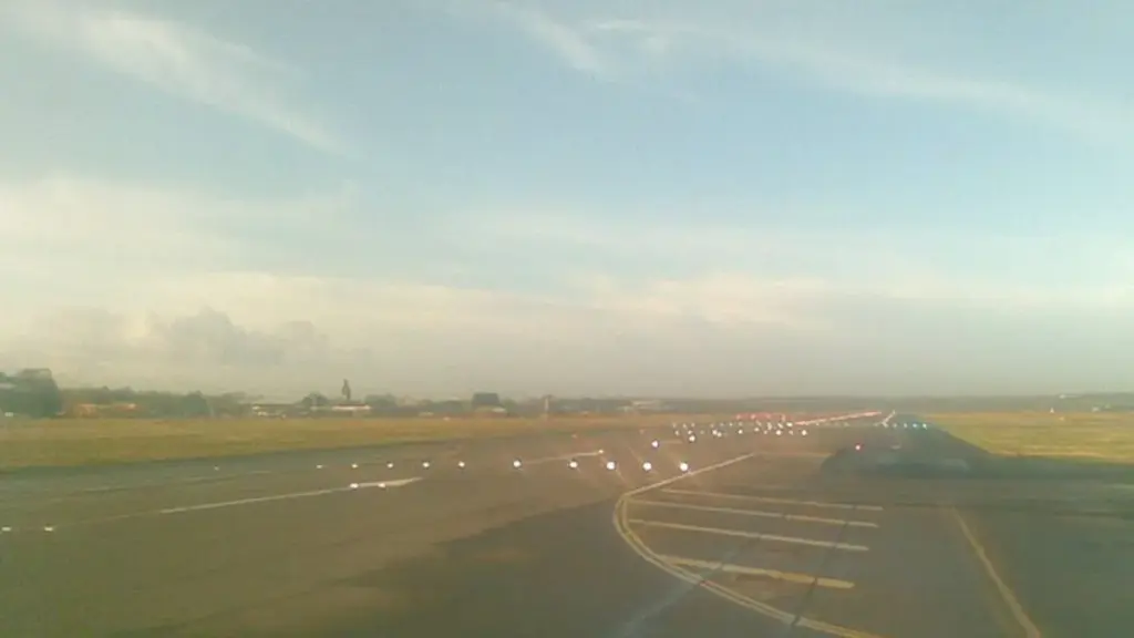 Gatwick Runway Closed for 50 Minutes: Why One Technical Problem Stopped Hundreds of Flights