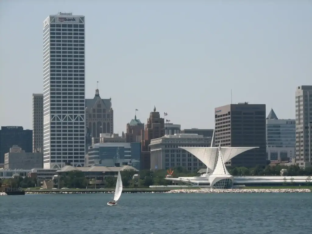 Wisconsin September Heat Surge: Upper 80s, Mid-90s Heat Index, Thunderstorm Chances