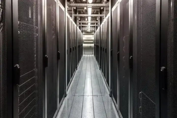 Large data centre facility connected to electricity infrastructure