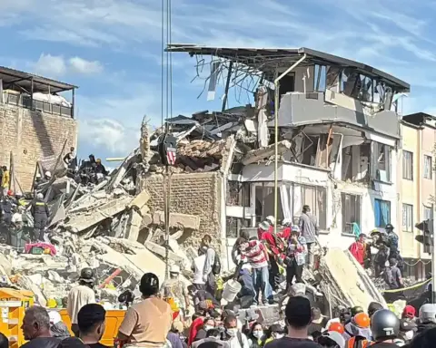 Cracked masonry, collapsed brickwork, and scattered concrete rubble from a damaged building in Pereira, Colombia.
