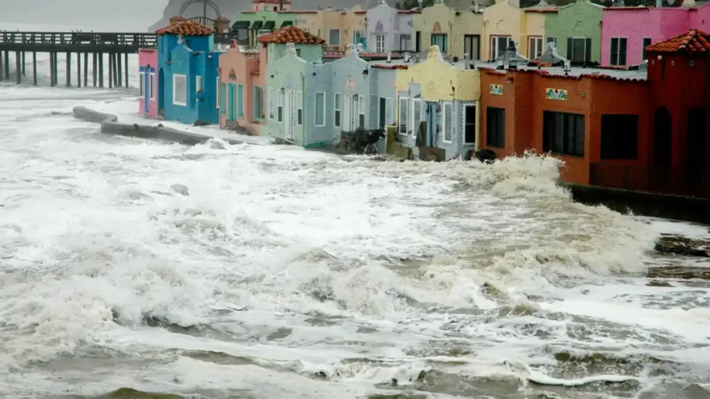El Niño waves flooding the Capitola waterfront in California