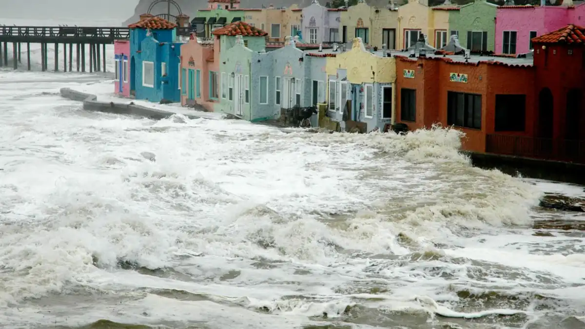 El Niño waves flooding the Capitola waterfront in California