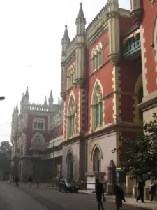 The Calcutta High Court building in Kolkata, the court that ordered rebuilding and ₹10 lakh relief after excess demolition.