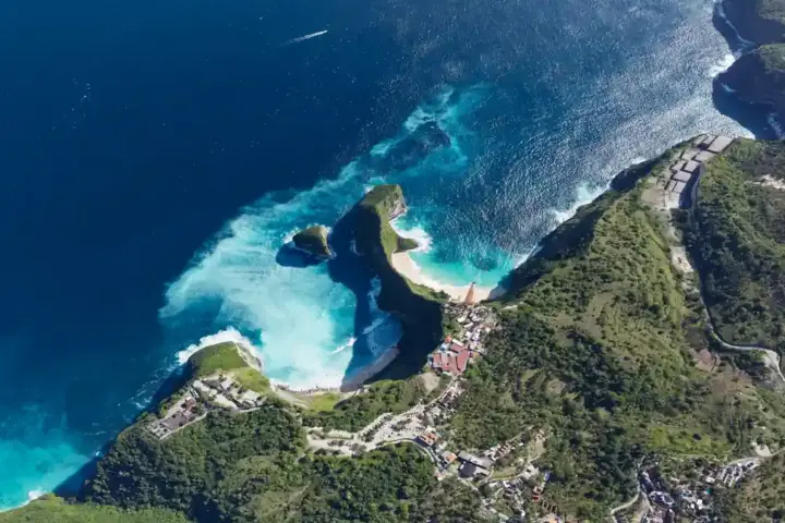 Feature image for brianna-cronin-bali-kelingking-beach-cliff-fall.