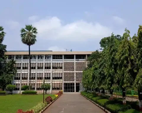 Front exterior of the Main Administrative Building on the IIT Bombay campus in Powai, Mumbai.