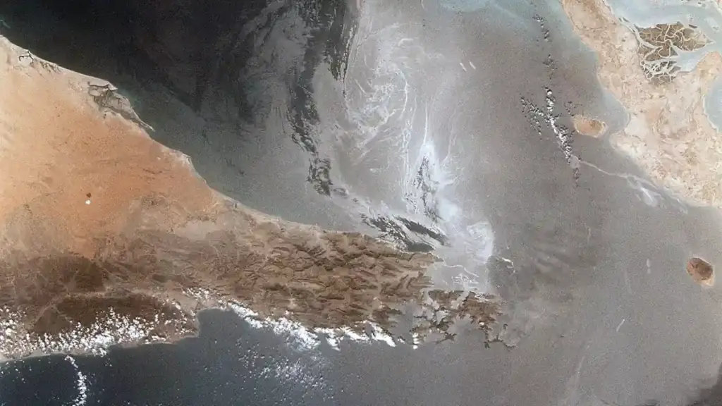 Satellite photograph of the Strait of Hormuz and surrounding coastal waters