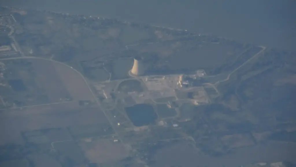 Davis-Besse Nuclear Power Station in Oak Harbor, Ohio, with reactor containment and cooling infrastructure