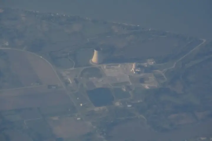 Davis-Besse Nuclear Power Station in Oak Harbor, Ohio, with reactor containment and cooling infrastructure