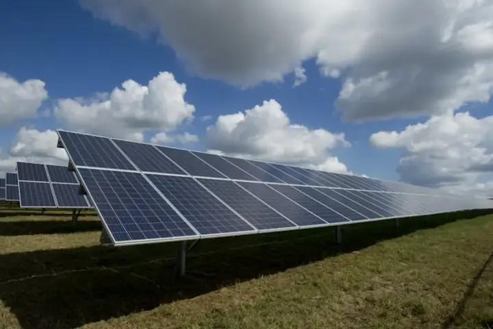 Rooftop solar panels representing NSW warehouse solar mandate and Aldi distribution centre energy design