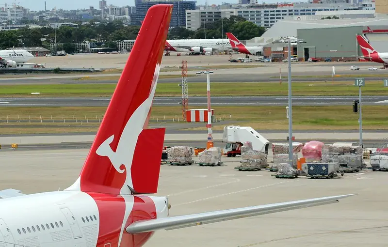 Qantas QF122 Diverts to Christchurch After Left Engine Flames — NZ CAA Walks Back Bird Strike Call