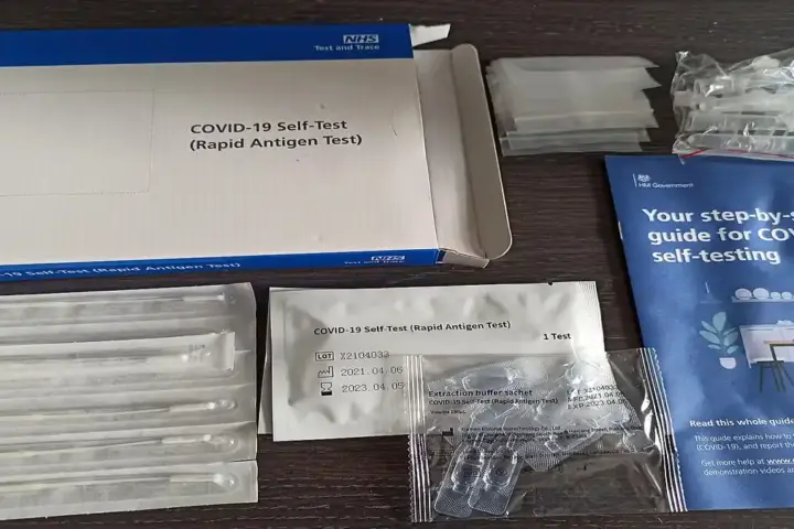 Diagnostic rapid test cassette and buffer solution vial arranged on a laboratory preparation surface
