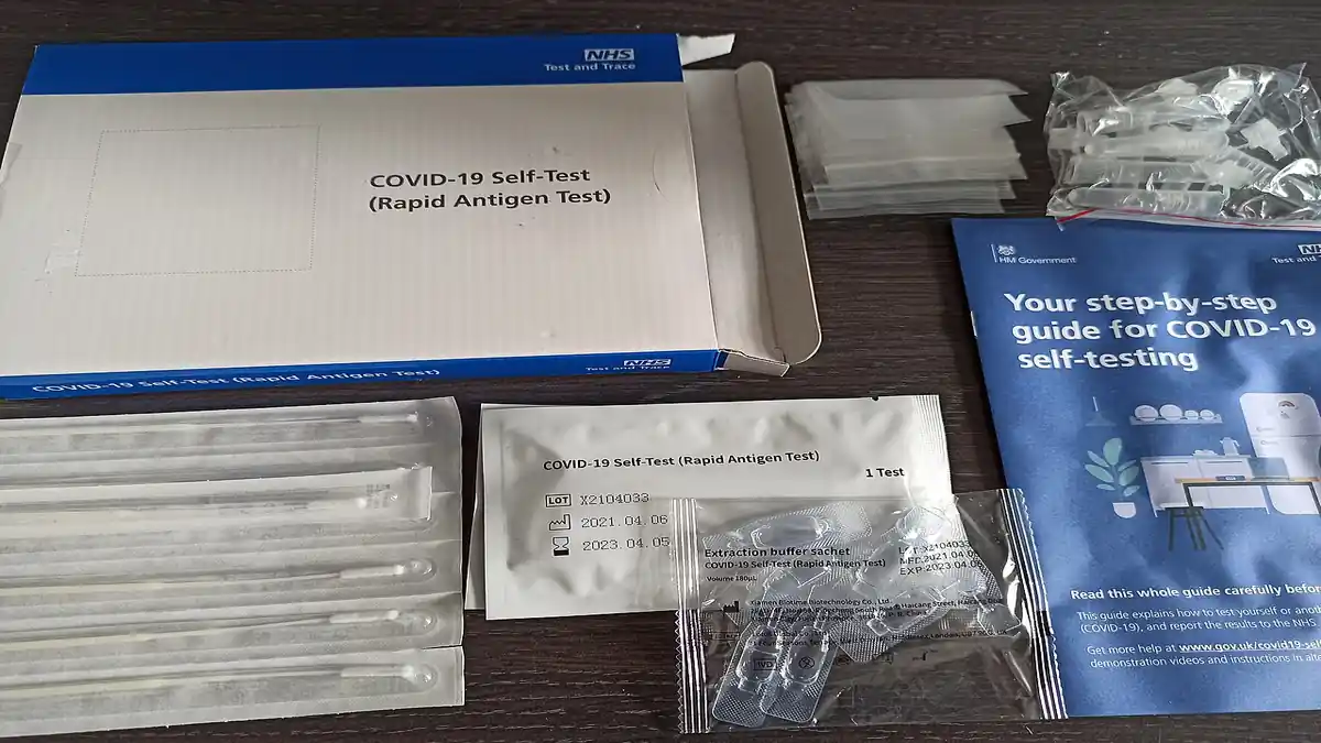 Diagnostic rapid test cassette and buffer solution vial arranged on a laboratory preparation surface