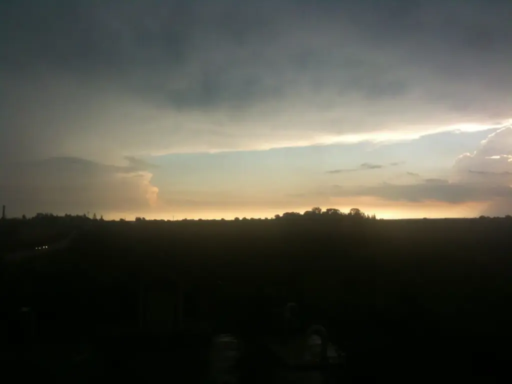 Ontario Tornado Watch: 110+ km/h Winds, Ping-Pong Hail, 50mm Rain Threat