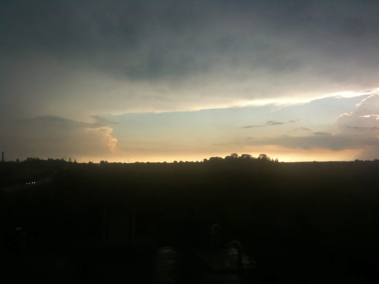 Ontario Tornado Watch: 110+ km/h Winds, Ping-Pong Hail, 50mm Rain Threat
