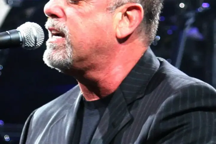 Billy Joel performing onstage in Jacksonville, Florida, in 2007.