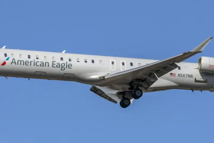 American Eagle PSA Airlines CRJ-900 aircraft on approach at Baltimore/Washington International Airport.
