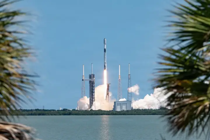 Falcon 9 rocket lifting off from Space Launch Complex 40 at Cape Canaveral Space Force Station.
