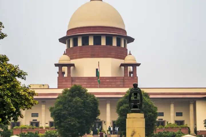 Front facade and dome of a major Indian court building in New Delhi