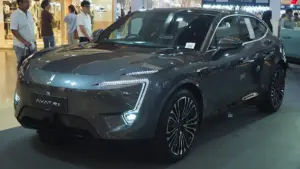 Three-quarter exterior profile of a modern metallic Avatr electric vehicle parked on city pavement.