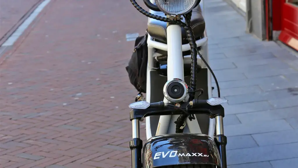 00 0978 Electric chopper (e-scooter).jpg