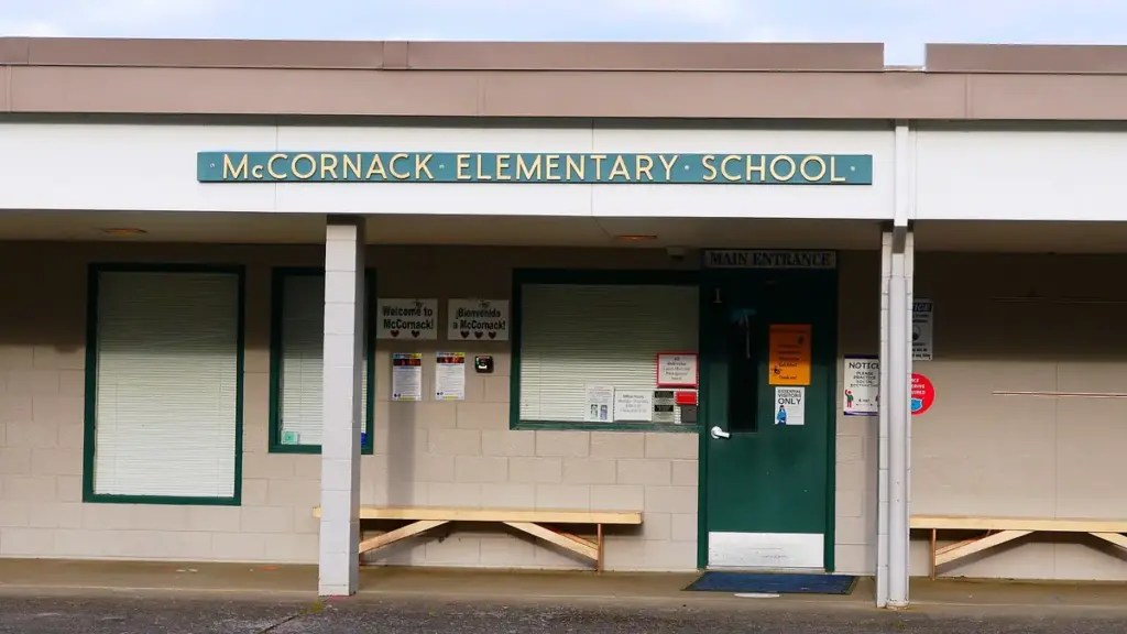 Oregon elementary school entrance used as an illustrative image