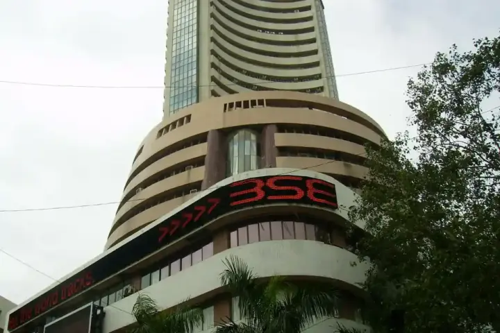Upward angle of the iconic Phiroze Jeejeebhoy Towers housing the Bombay Stock Exchange in downtown Mumbai.