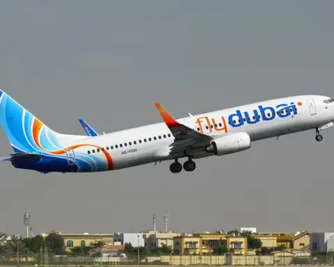 Flydubai Boeing 737-800 aircraft with registration A6-FDN in flight, representing the aircraft type involved in FZ1073 co-pilot knife attack incident
