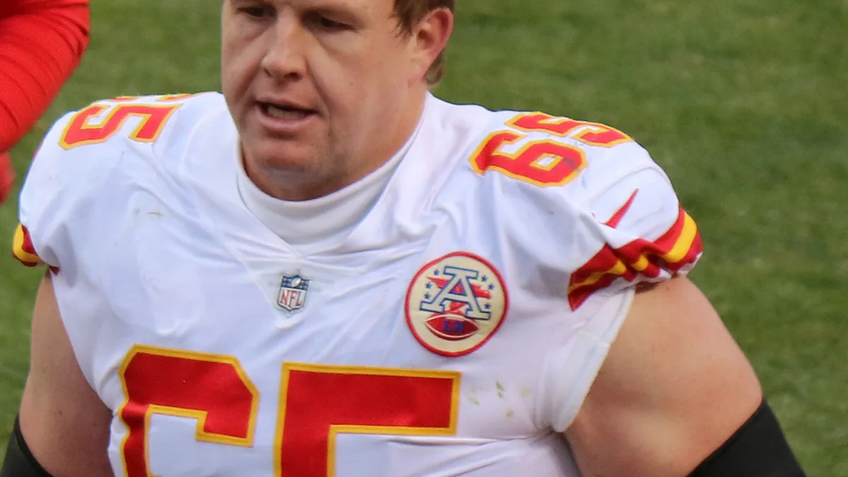 Former NFL offensive lineman Jordan Devey during a game.