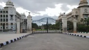 Gate 3 (East), Vidhana Soudha (01).jpg