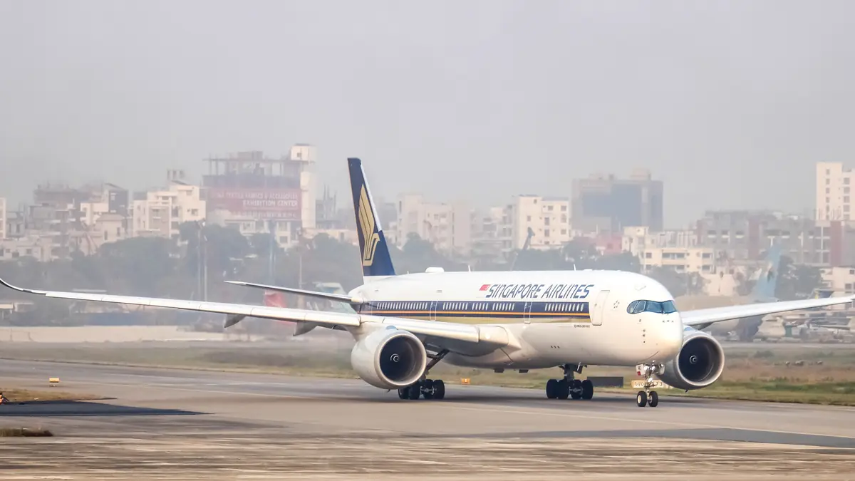 Singapore Airlines Airbus A350 passenger jet taxiing on an airport runway in clear weather