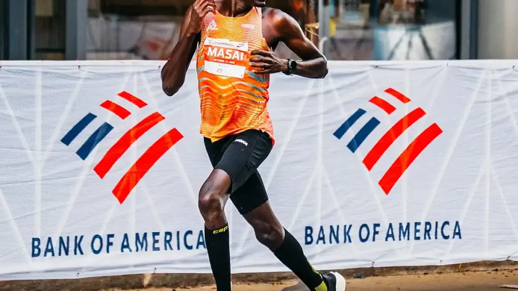 Runner competing in the 2025 Chicago Marathon on a Chicago street.