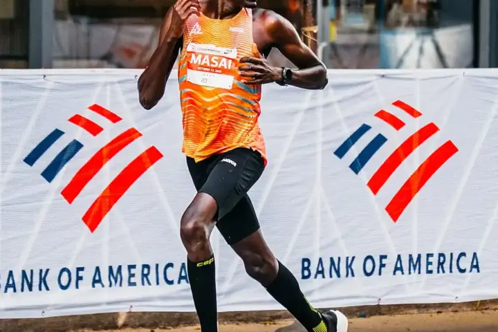 Runner competing in the 2025 Chicago Marathon on a Chicago street.