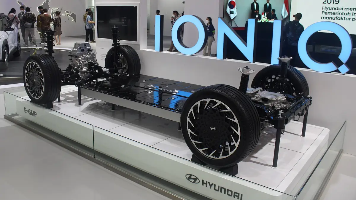 An electric vehicle platform displayed as an exhibit.