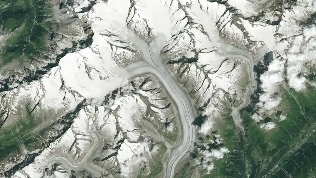 Before and after satellite images showing glacial ice loss in the Swiss Alps