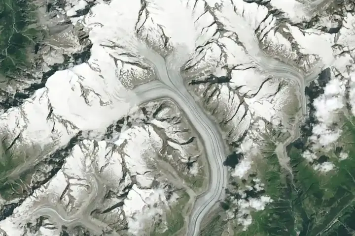 Before and after satellite images showing glacial ice loss in the Swiss Alps