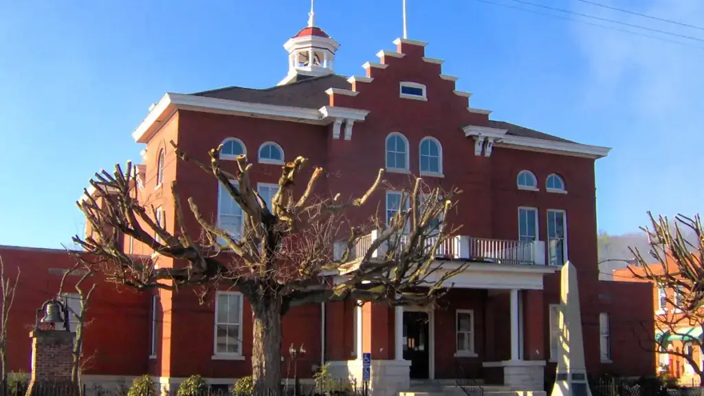 Exterior of a historic courthouse in Tennessee.