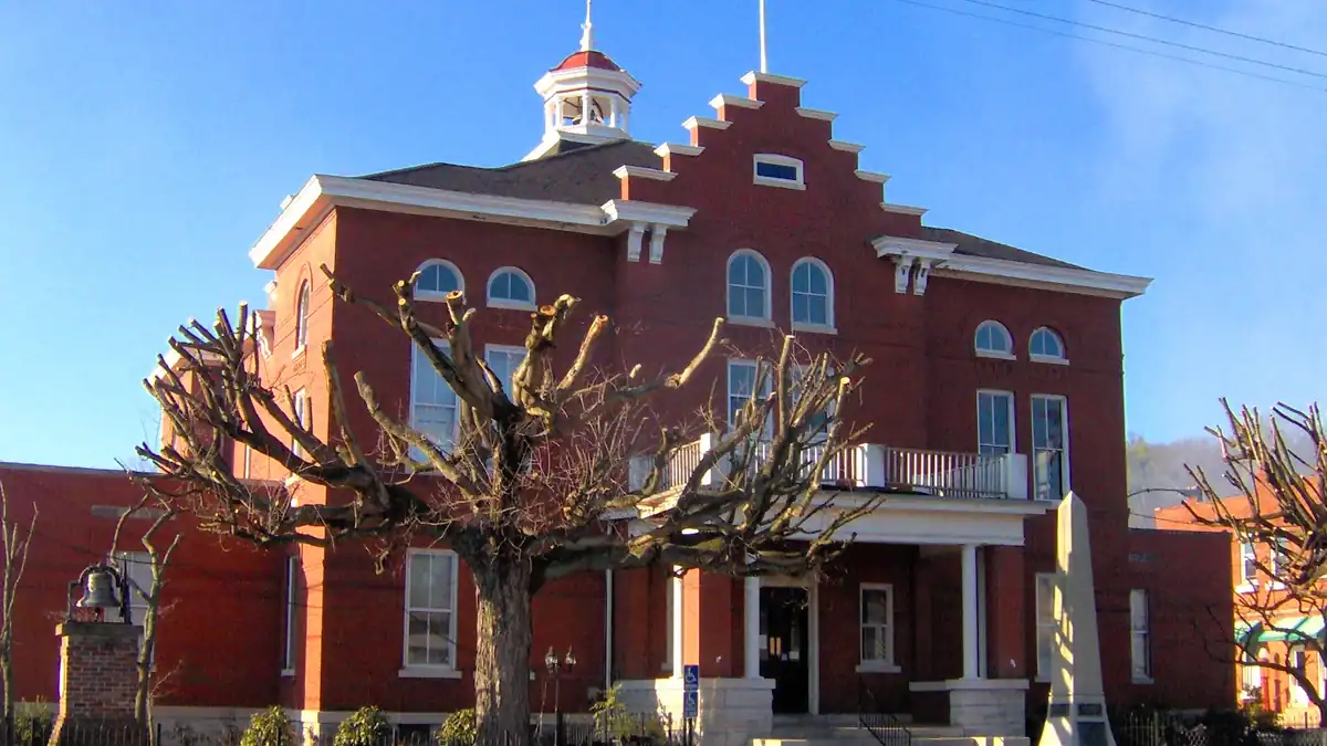 Exterior of a historic courthouse in Tennessee.