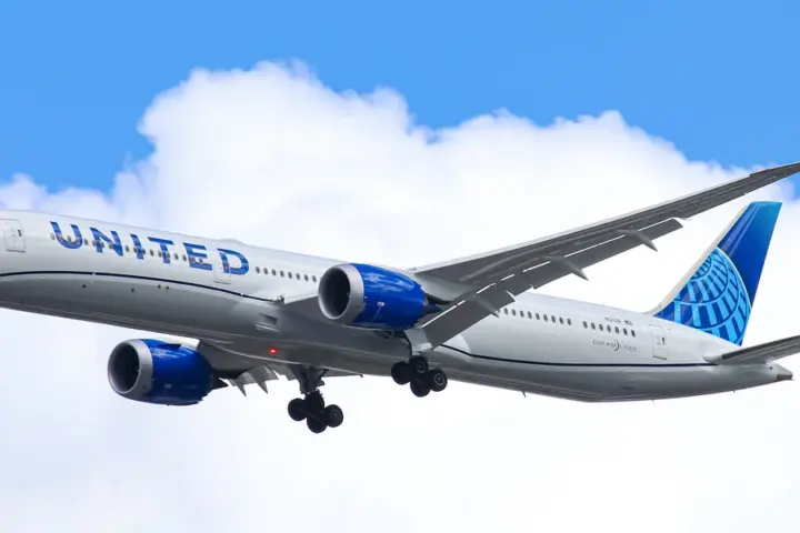 United Airlines Boeing widebody aircraft taxiing on an airport runway.